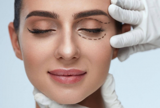 Top Clinics for Double Chin Liposuction in Chicago: Sculpt Your Jawline