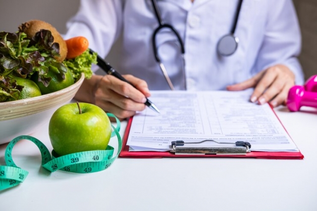 Balancing Work and Health: Weight Management Tips for Busy Professionals