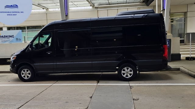 Dependable Express: Your Go-To Infinity Limo Airport Car Service Near Me