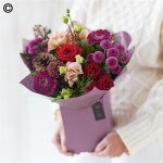 Traditional vs. Modern Funeral Flowers London Trends & Insights