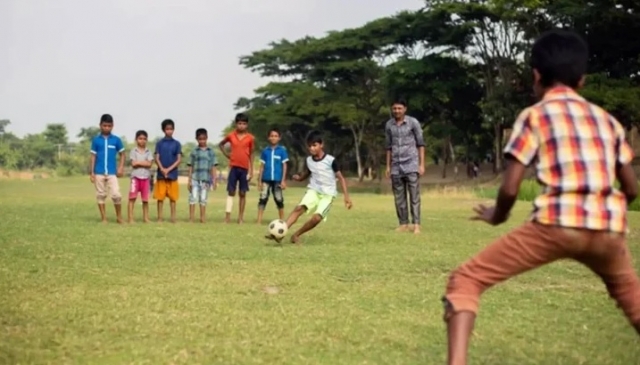 Five Outdoor Games to Play With Your Kids