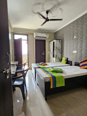 PG near HCL Sector 126 - Shyam Vandana Paying Guest