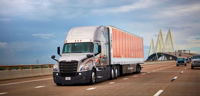 Streamlining Logistics with Shipment Management Software and Truck Tracking Systems