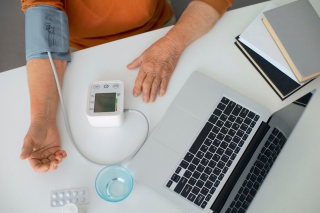 Non-Invasive Blood Pressure Monitors: A Comprehensive Guide to Understanding and Using Them