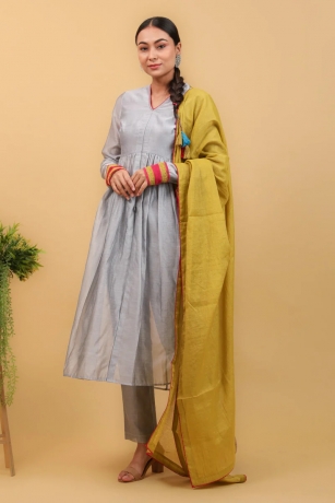 Discover the Elegance of Chanderi Kurta Sets at Vinusto