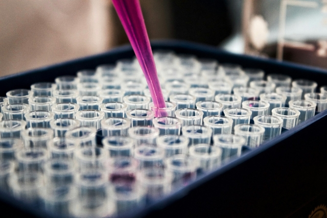 How Bulk Peptide Sourcing Benefits Research Labs