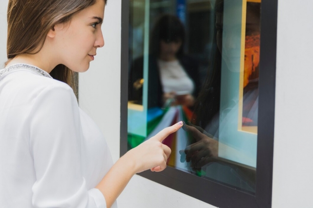 Innovative and Immersive: The Impact of Interactive Video Wall on Digital Experiences