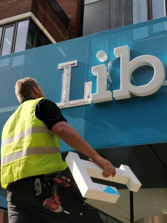 Sign removal as a key service to the high street