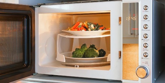 Microwaving & Nutrients: Truth About Food Safety & Health