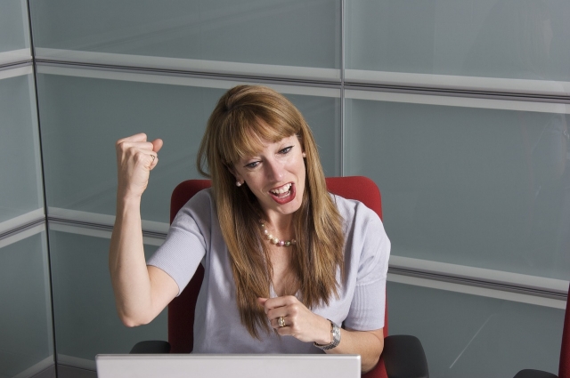 Remote vs. On-Site Financial Controllers: Evaluating Efficiency and Cost-Effectiveness for Your Business