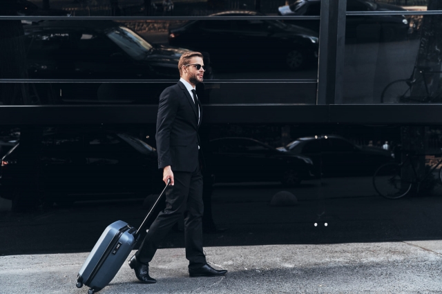 10 Reasons to Reserve a Limo Service for Seamless Airport Travel