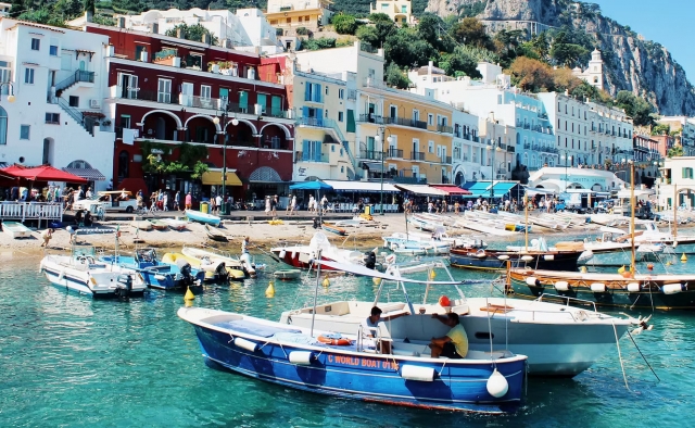 Un Tour in Barca a Capri è il Massimo del Lusso?