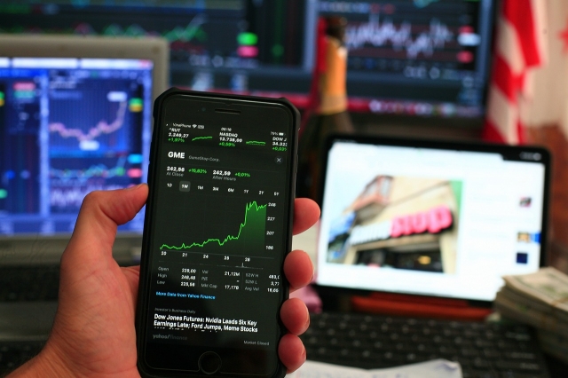Stock Market Outlook: Key Sectors to Watch in 2025