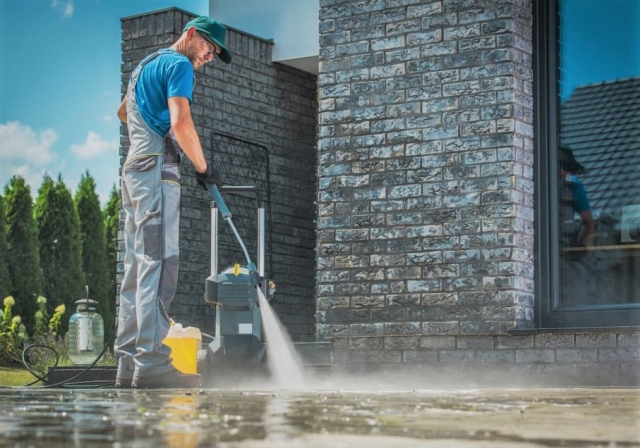 Seasonal Pressure Washing Tips for Halethorpe Homeowners