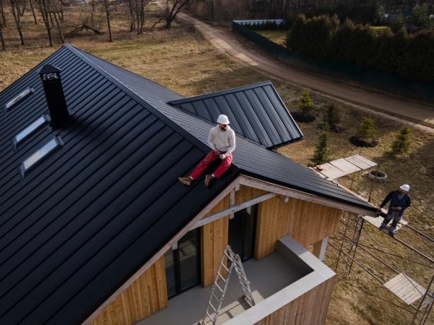 The Pros and Cons of DIY Roof Repairs vs. Hiring a Roofing contractor in Lodi, NJ