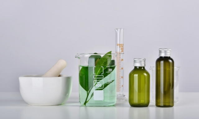 Private Label Skincare: How Aadhunik Ayurveda Helps Build Clean Beauty Brands