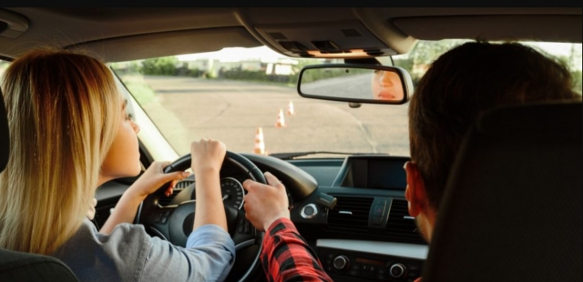 How Driving Lessons in Officer Improve Road Awareness and Safety