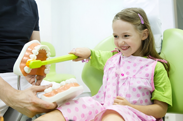 What to Expect at Baby's First Dentist Appointment & 5 Ways to Prepare for It