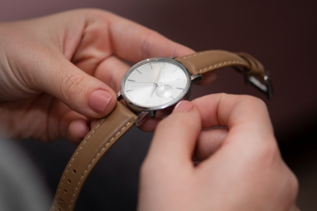 Step-by-Step Guide: How to Clean a Leather Watch Strap Without Damage