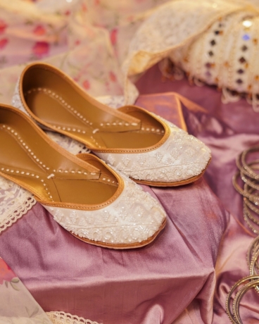 Buy Juttis Online And Order Your Favourite Pair Today