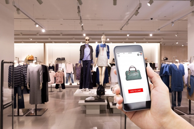 Global Fashion E-commerce Market Surges with Digital Shopping Revolution and Social Commerce 