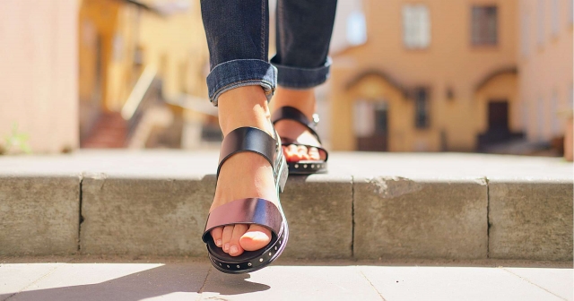 Top 10 Orthotic Sandals for Women Recommended by Podiatrists