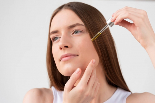 Top 10 Benefits of Using a Brightening Serum Daily