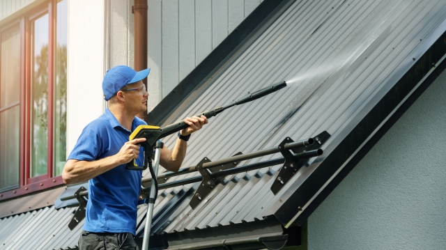 Top 10 Signs Your Auckland Home Needs Professional House Washing