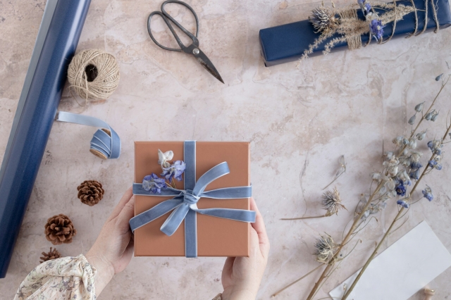 8 Unique Gift Ideas To Give to a College Graduate