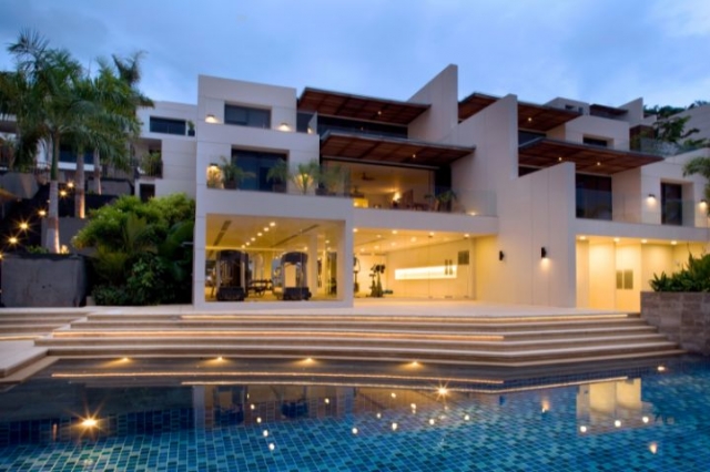 Why Udaipur is the Best Destination for Luxury Villas with Swimming Pools