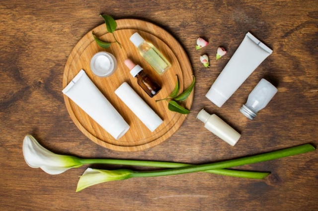 Why Switching to Natural Makeup and Clean Skin Care Products Is the Best Decision for Long-Term Face Health