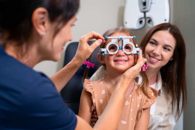 Children’s Eye Health: Warning Signs Parents Should Watch For