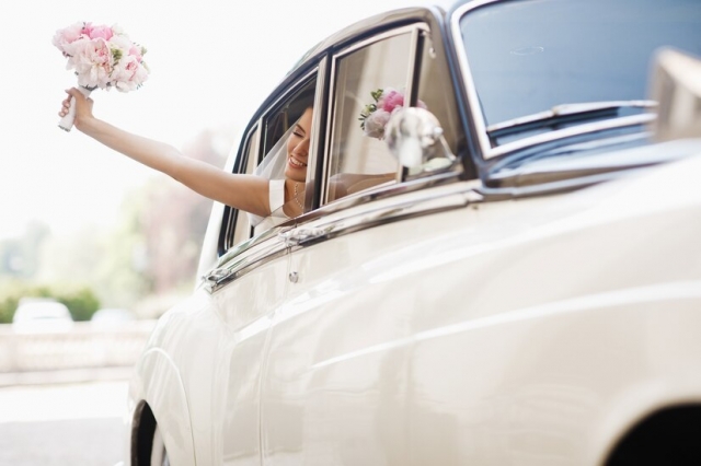 Spacious and Luxurious Wedding Party Transport