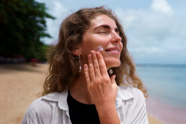 Everything You Need to Know About Mineral and Chemical Sunscreens