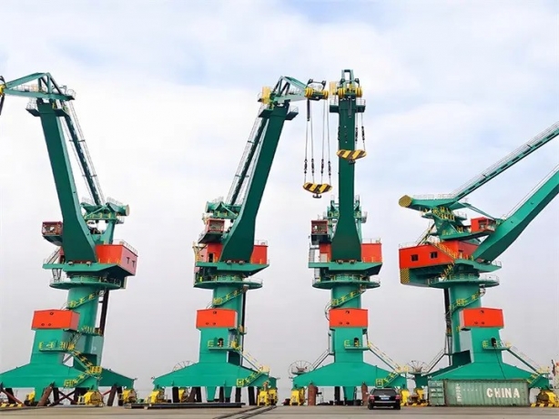 Understanding the Role and Benefits of a Portal Slewing Crane and a Portal Crane