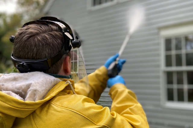 7 Key Differences Between Pressure Washing and Soft Washing Services