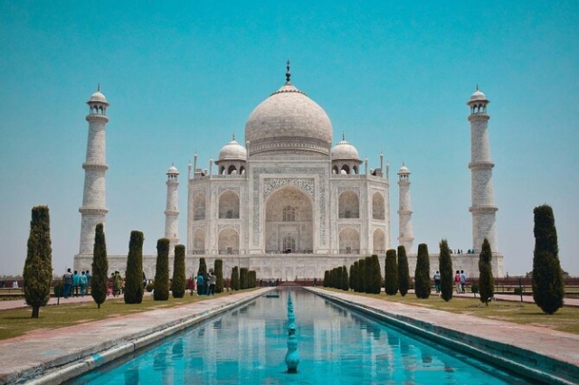 Capturing Dawn: A Photographer’s Guide to the Taj Mahal Sunrise Tour
