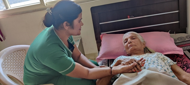 Why Choosing a Holistic Care Approach Benefits Senior Recovery?