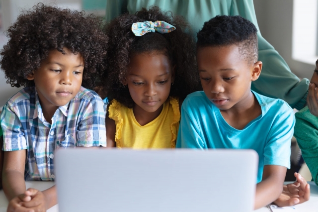 6 Ways Pediatricians Link Screen Time to Kids’ Mental Health