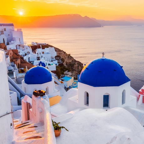 Sail in Style: How to Book a Yacht in Greece for the Ultimate Private Yacht Charter Experience