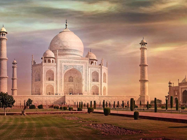 Heritage Walks and Cultural Trails Around the Taj Mahal