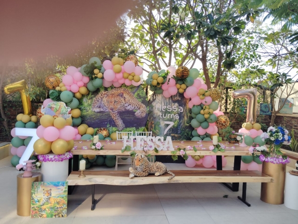 Celebrate Every Moment with Customized Gifts in Dubai and Balloon Bouquets in Dubai