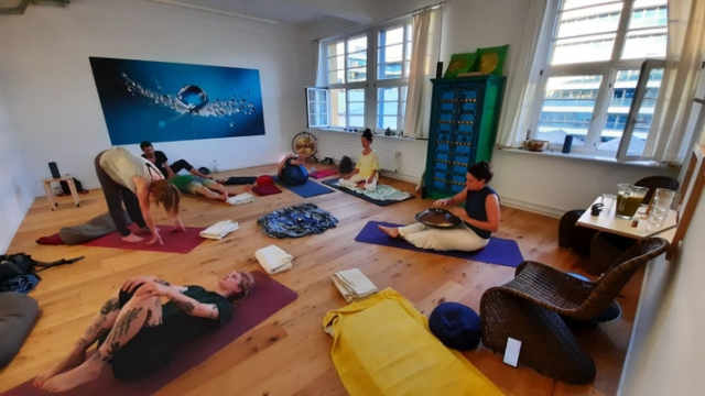 Stress reduzieren Kurs & Stresssymptome: Handpan-Meditation als Weg zur inneren Balance