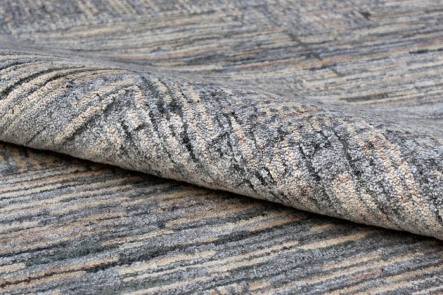 Large Size Rugs That Fit Well in Dining Areas