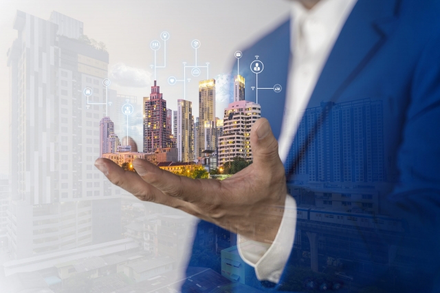 How Are UAE Real Estate Companies Leveraging Technology to Improve the Buying Experience?