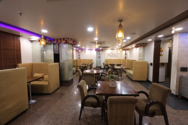 Pure Veg Family Restaurant in West Delhi