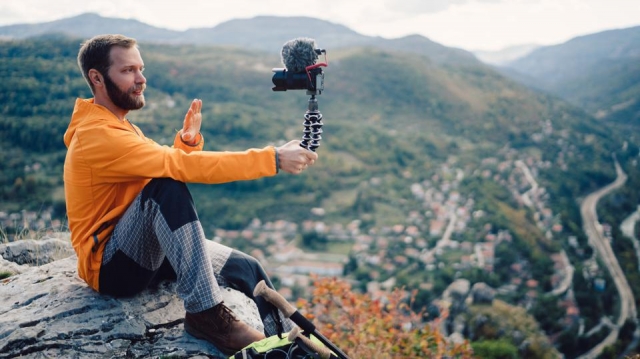 How to Build a Travel Blog and Make Money from It