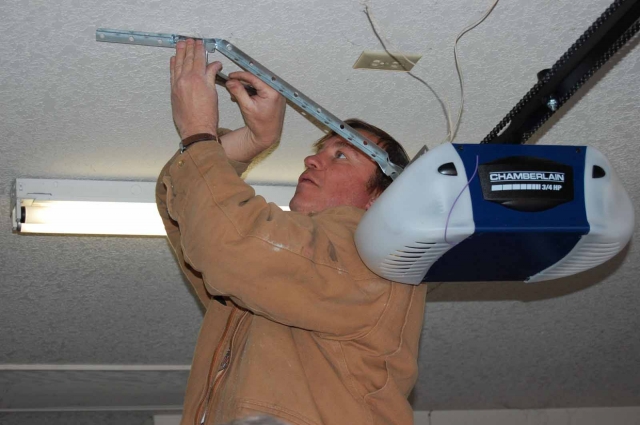 Reliable Overhead Door Repair in Cheyenne, United States
