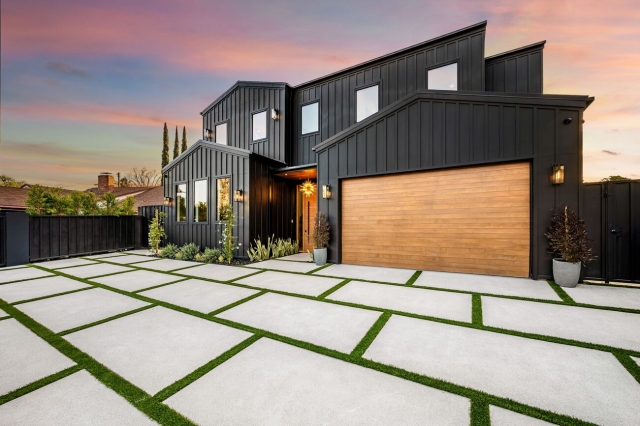 The Homeowner’s Guide to Garage Door Longevity and Repair in Ft