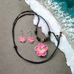 Wearing the Spirit of the Islands: A Guide to Hawaiian Jewelry